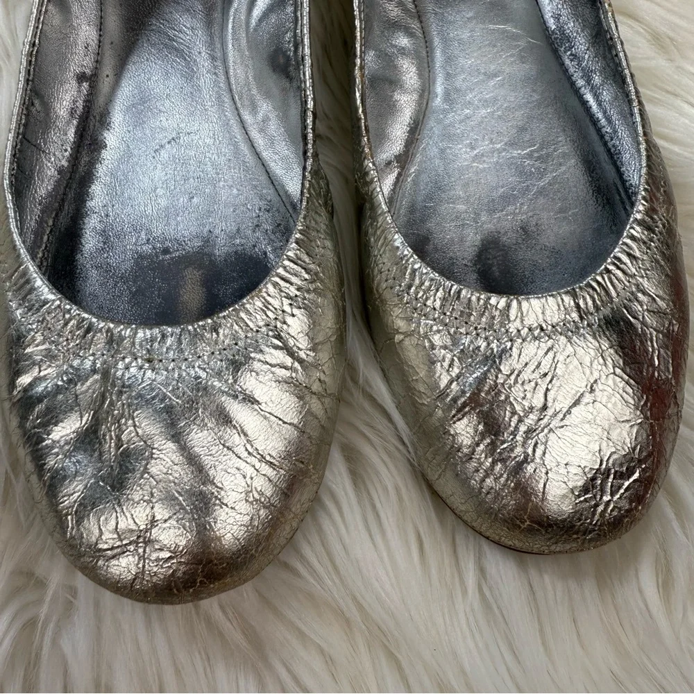Tory Burch Eddie Metallic Crackled Leather Ballet Flats Silver | Size 8.5